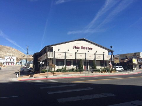 吉姆巴特勒套房酒店(Jim Butler Inn & Suites)