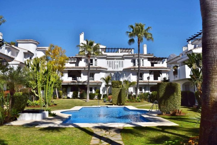 马贝拉塞里纳马尔公寓民宿(Apartamentos y Casas Serinamar Marbella)