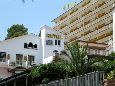 坎菲萨酒店(Can Fisa Hotel & Apartments)