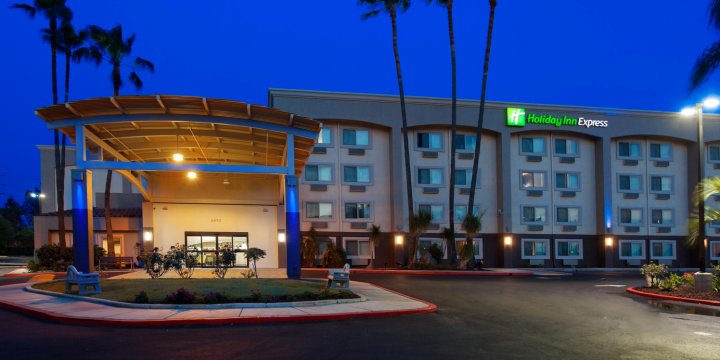 科尔顿智选假日酒店(Holiday Inn Express Colton, an IHG Hotel)