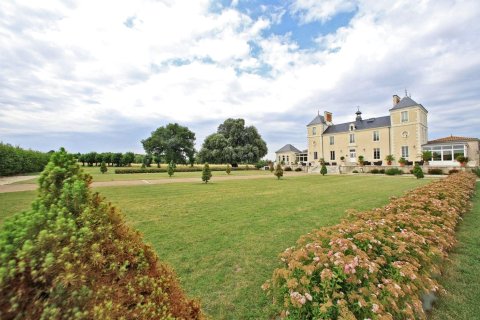 萨巴蒂尔城堡酒店(Château de la Sebrandière)