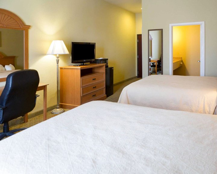 拉波特品质酒店(Quality Inn & Suites La Porte)
