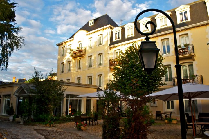克特斯威尔大酒店(Grand Hôtel de Courtoisville - Piscine & Spa, the Originals Relais (Relais du Silence))