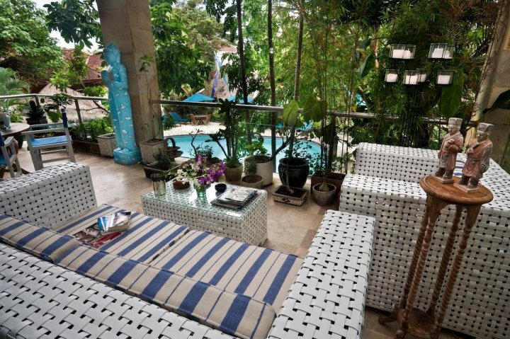 巴厘岛莲花套房公寓(Bali Lotus Suite)