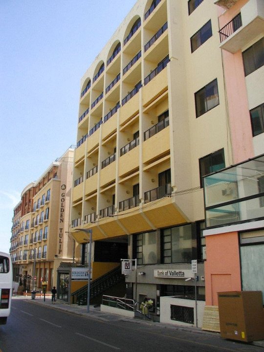 伯灵顿公寓(Burlington Apartments)