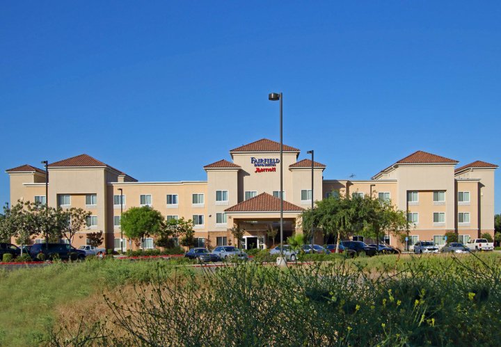 弗雷斯诺克洛维斯万豪费尔菲尔德套房酒店(Fairfield Inn & Suites Fresno Clovis)