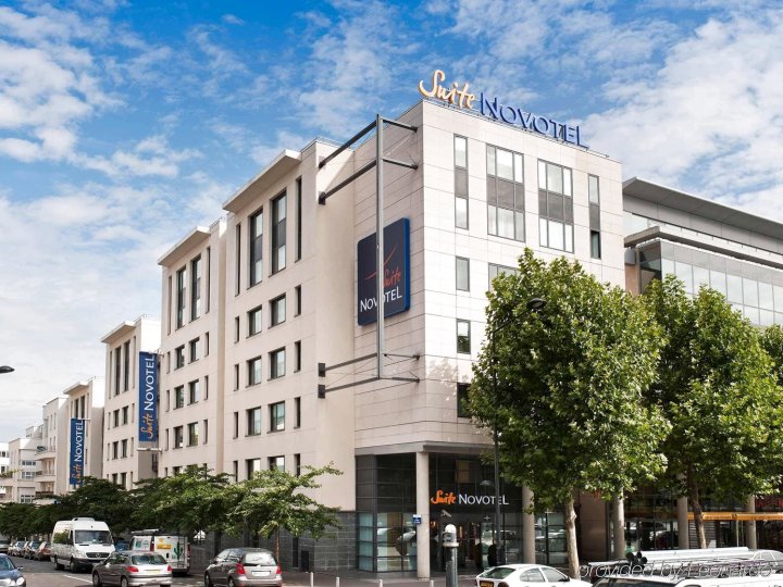 巴黎法兰西体育场诺富特套房酒店(Novotel Suites Paris Stade de France)