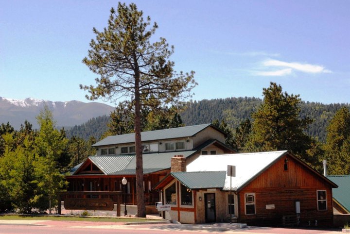 火鹰会议中心酒店(Eagle Fire Lodge & Cabins)