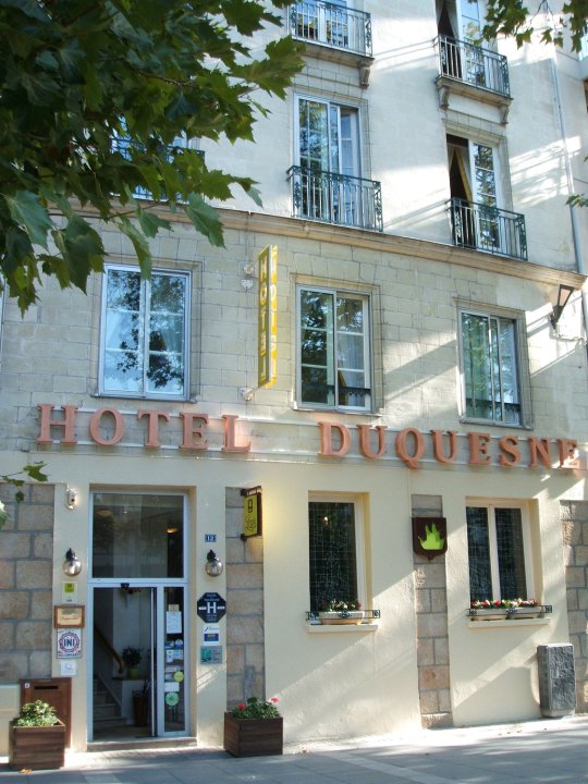 国际之家杜克斯纳(Logis Hôtel Duquesne)