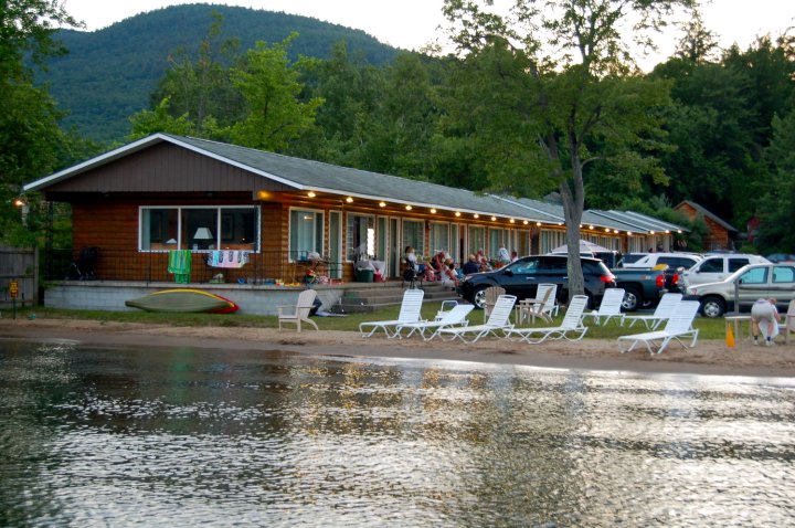 斯科蒂湖滨度假酒店(Scotty's Lakeside Resort)