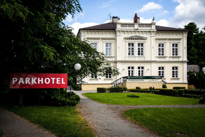 新博尔莫里斯公园酒店(Parkhotel Morris Nový Bor)