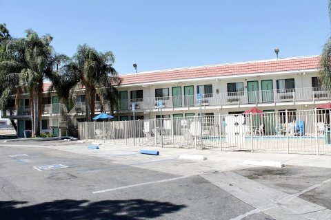 贝克斯菲尔德会议中心6号汽车旅馆(Motel 6-Bakersfield, CA - Convention Center)