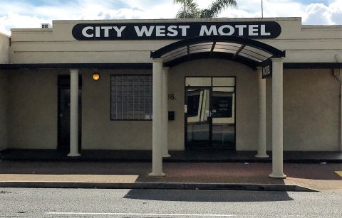 市西汽车旅馆(City West Motel)