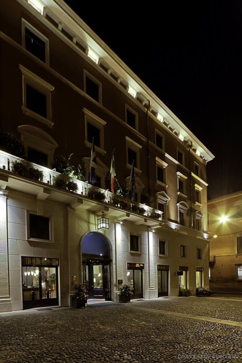 迪托瑞酒店(Due Torri Hotel)