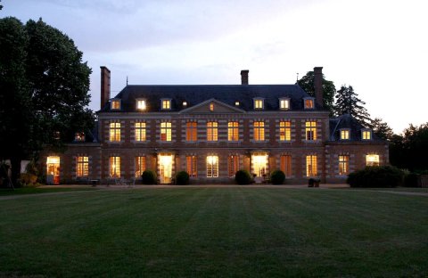 日罗迪耶城堡住宿加早餐旅馆(Château de la Giraudière)