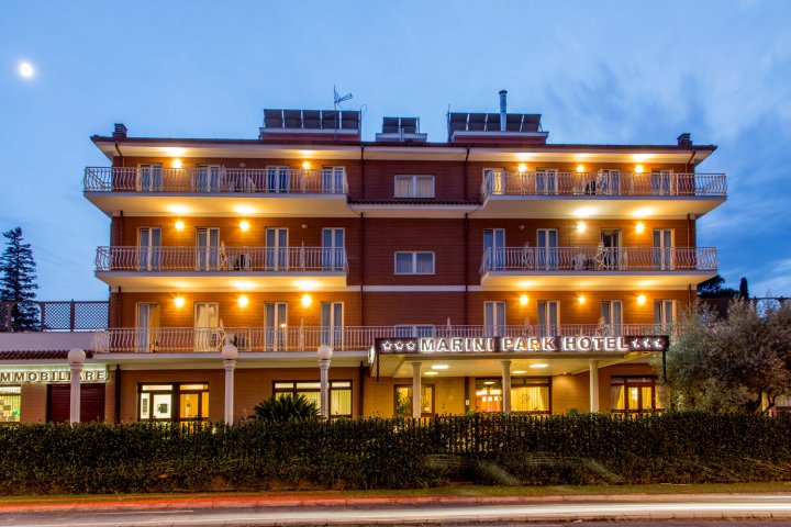 马里尼公园酒店(Marini Park Hotel)