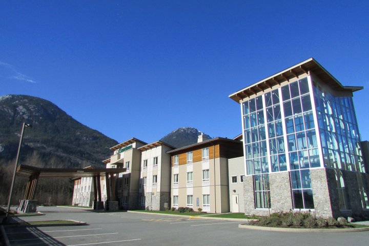 桑德曼斯阔米什酒店(Sandman Hotel and Suites Squamish)