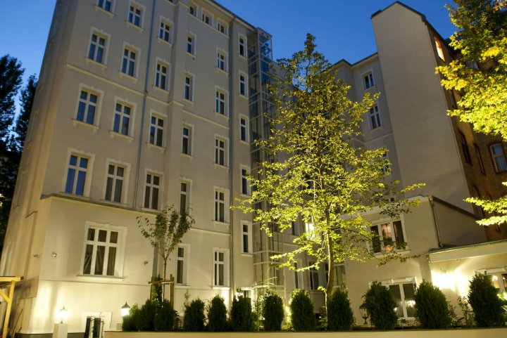 柏林帕拉茨娜服务式公寓(Palacina Berlin Apartments)