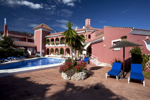 洛斯阿科斯酒店(Los Arcos)