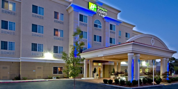 克拉马斯福尔斯中心智选假日酒店(Holiday Inn Express Hotel & Suites Klamath Falls Central, an IHG Hotel)