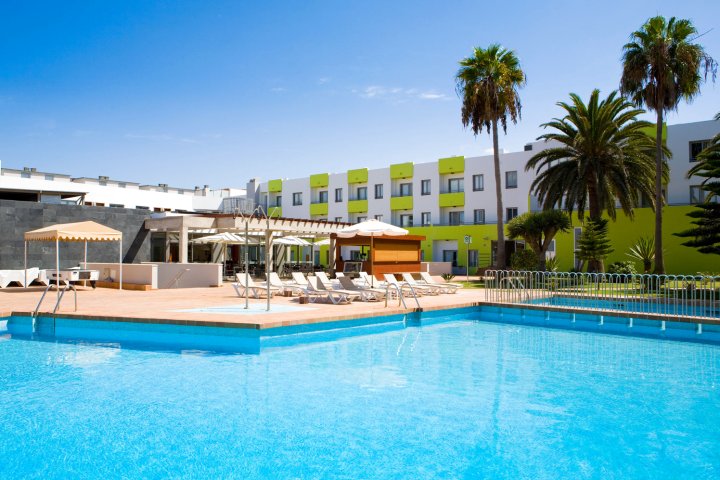 柯拉雷赫海滩 LIVVO 酒店(Hotel Livvo Corralejo Beach)