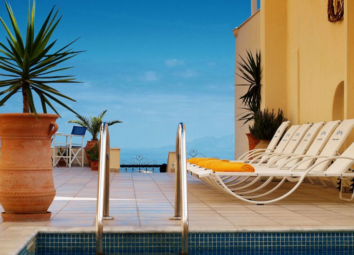圣托里尼遐想酒店(Reverie Santorini Hotel)