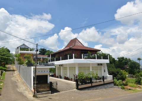玛琅山艺廊家庭旅馆(Malang Hill Gallery & Homestay)