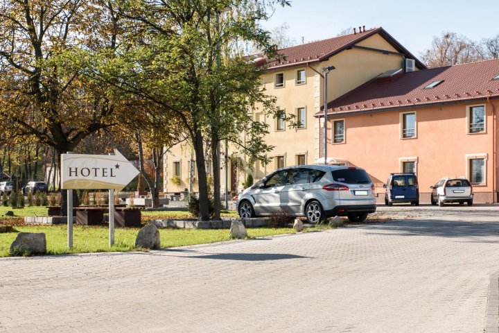 布罗池餐厅酒店(HOTEL I RESTAURACJA BROCHÓW)