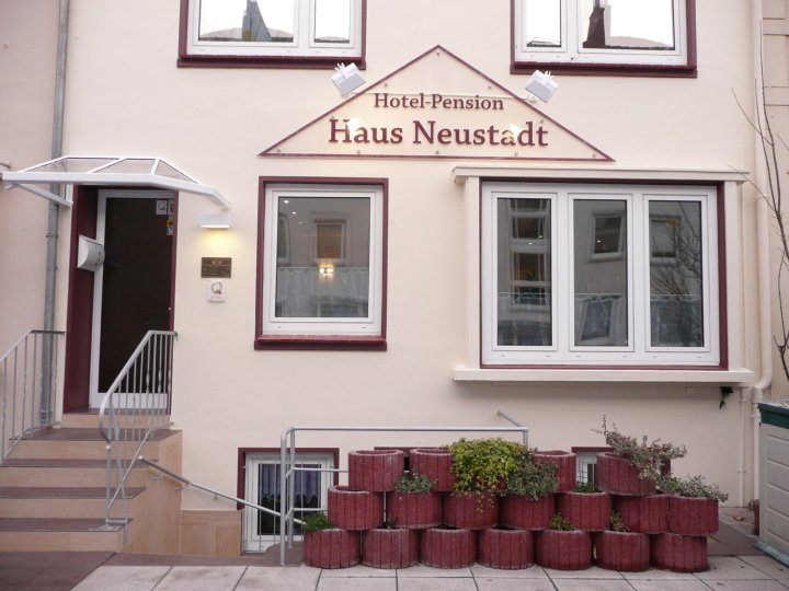 诺伊施塔特潘森酒店(Hotel-Pension Haus Neustadt)