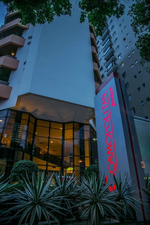 普拉亚弗莱特四海之家酒店(Cosmopolitan Praia Flat)