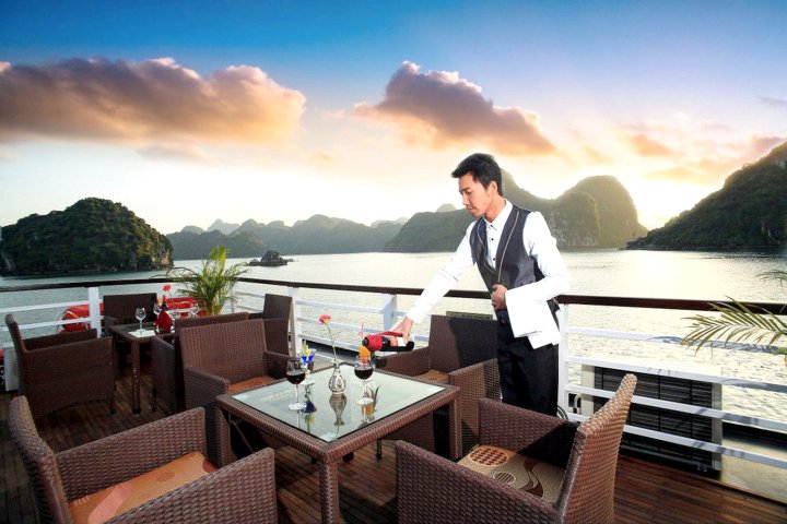 下龙湾传奇游轮酒店(Halong Moon Legend Cruise)