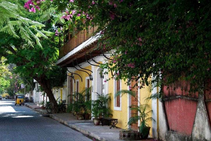 Spacious Rooms in Guest House in Pondicherry