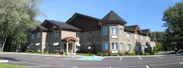 莱维诺曼丁套房酒店(Hôtel & Suites Normandin Lévis)