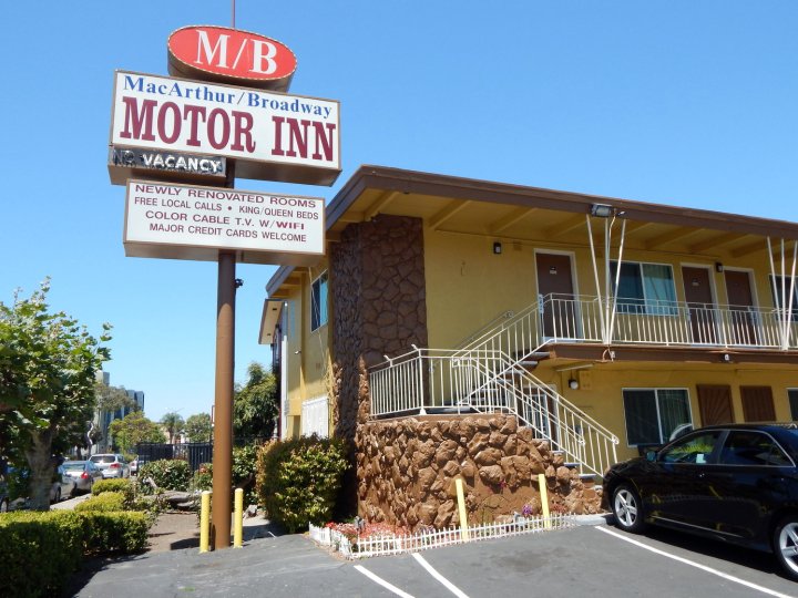 MB 汽车旅馆(M B Motor Inn)