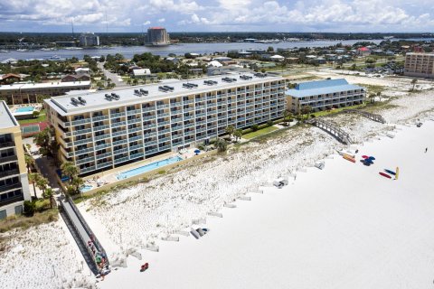 Pelican Isle Condominiums