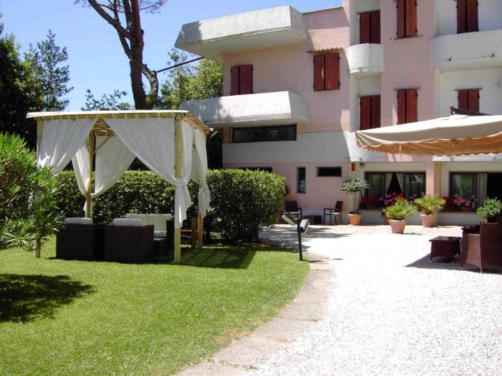 塔文内塔洛奇酒店(Hotel La Tavernetta dei Ronchi)