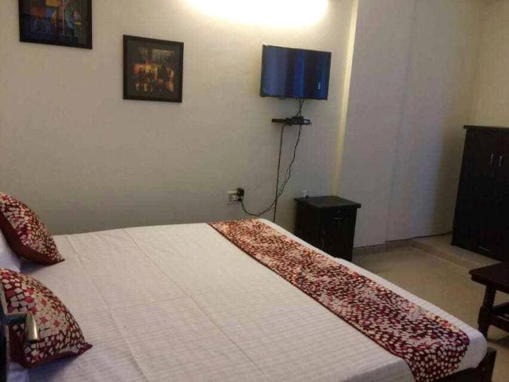Comfortable 2 BHK Apartment in Mansarovar