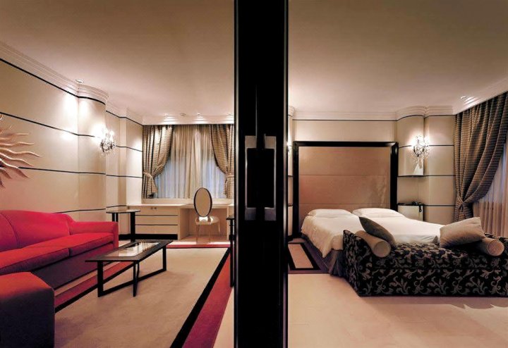The Forum Apartment