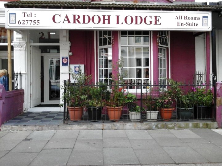 卡多度假屋(Cardoh Lodge)