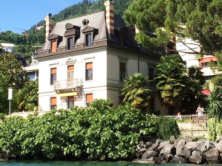 蒙特勒湖上公寓酒店(Montreux Apartment on the Lake)