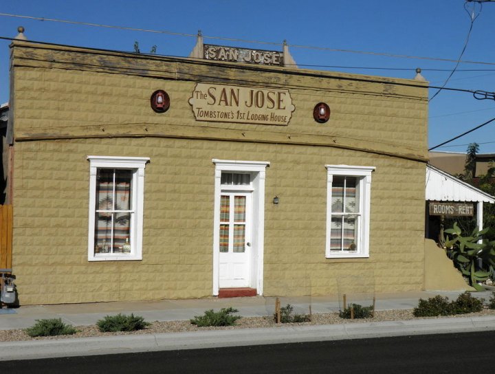 圣荷塞墓碑屋酒店(Tombstone San Jose House)