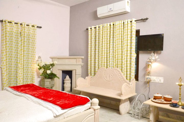 Traditional Heritage Rooms with Amenities in Jaipur