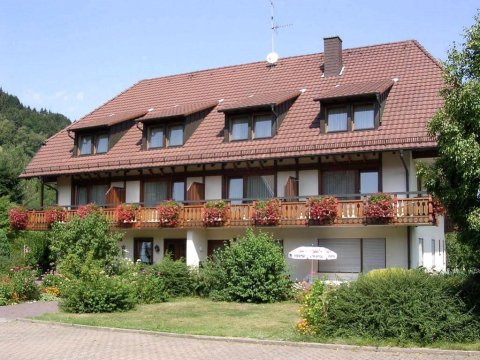 祖姆希尔岑酒店(Gasthaus - Hotel Zum Hirschen)