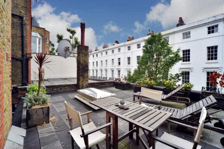 The Queensway Retreat - Stylish 2Bdr with Views