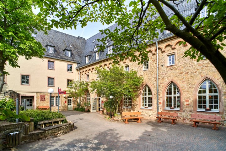 易本波伊芙家庭度假教育中心酒店(Ev.Familienferien-Und Bildungsstätte Ebernburg)