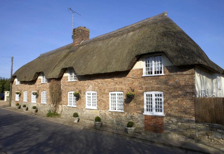 雅尔布里旅馆(Yalbury Cottage)