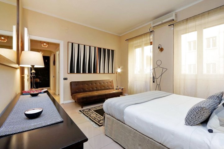 Three Bedrooms Fontana di Trevi Apartment