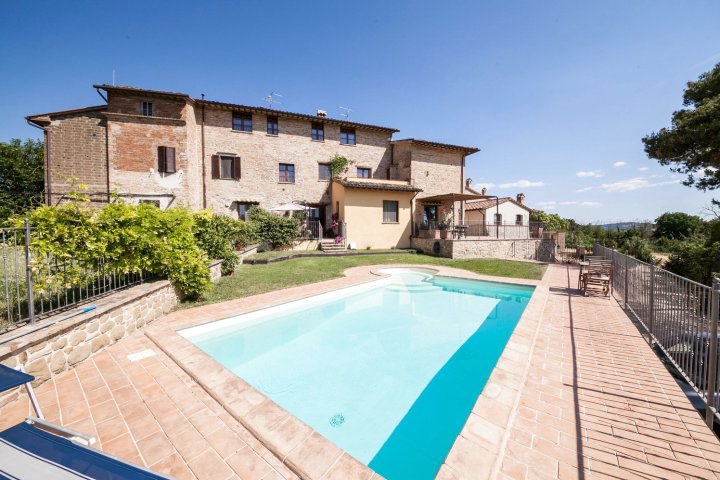 Umbria Country Shelter