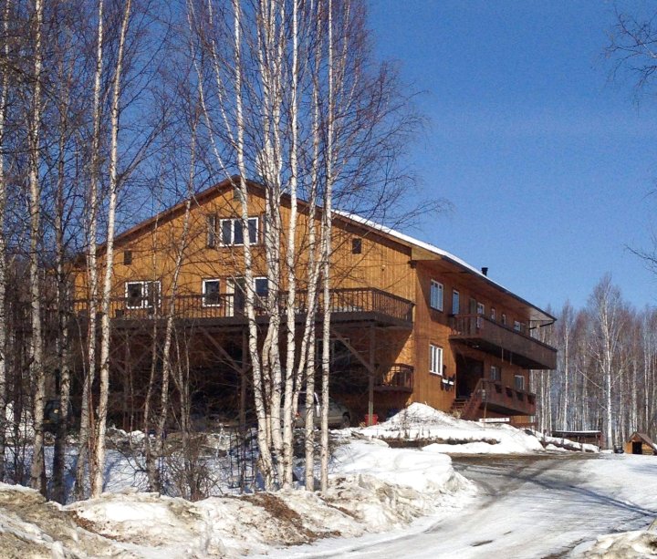 阿拉斯加吉尔兹乐小屋酒店(Alaska Grizzly Lodge)