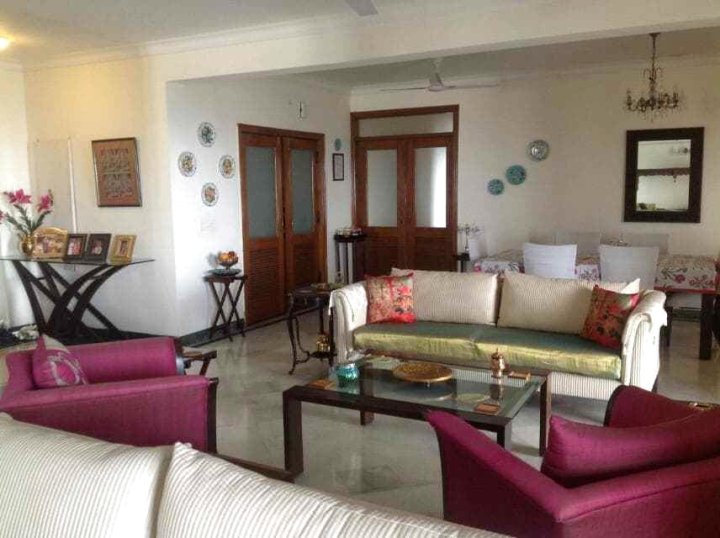 Restful Rooms in a Homestay in Narain Singh Circle